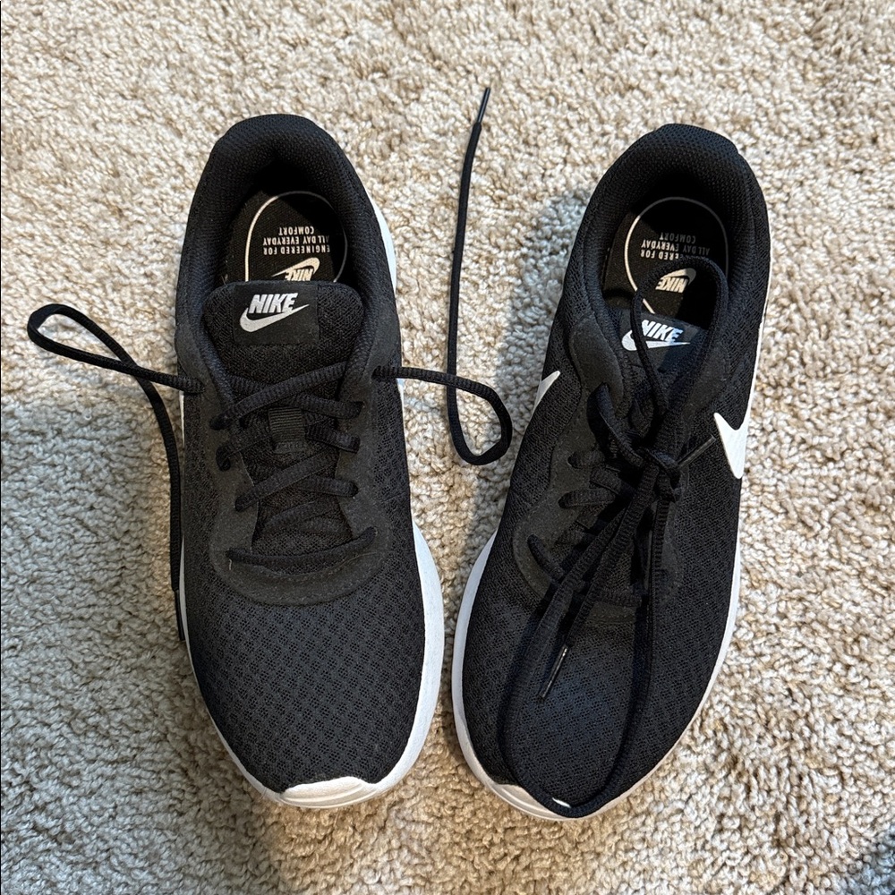 Nike Black and White Running Shoes